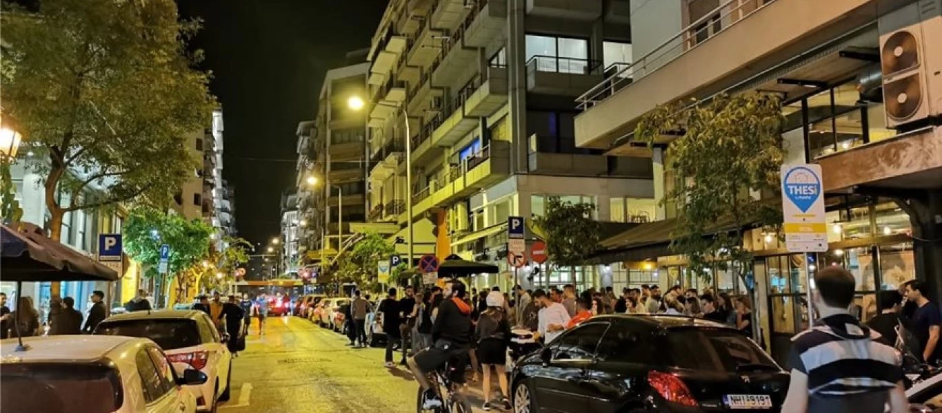 Σήμερα παρέμβαση και πρόστιμα για «συνωστισμό» στη Θεσσαλονίκη - Χθες... «φιέστα» στην πλατεία Ομονοίας (φώτο)